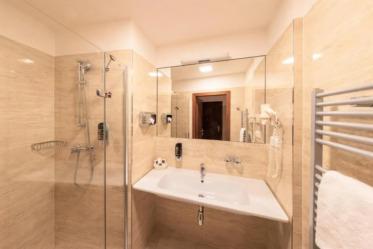 Grand Relax Spa & Wellness & Beer Spa & Thermal Spa In Hotel Meteor Plaza Prague - Since 1307