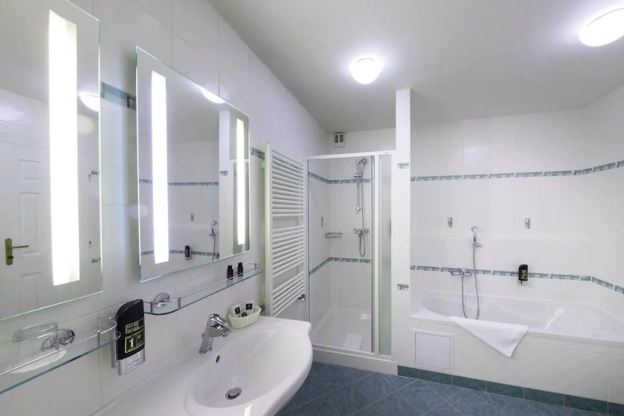 Grand Relax Spa & Wellness & Beer Spa & Thermal Spa In Hotel Meteor Plaza Prague - Since 1307