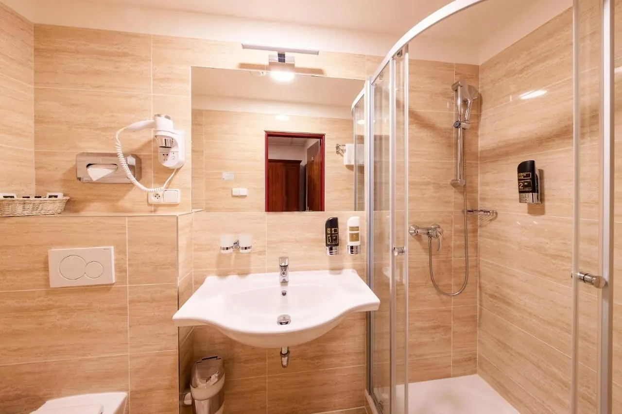 Grand Relax Spa & Wellness & Beer Spa & Thermal Spa In Hotel Meteor Plaza Prague - Since 1307 4*,