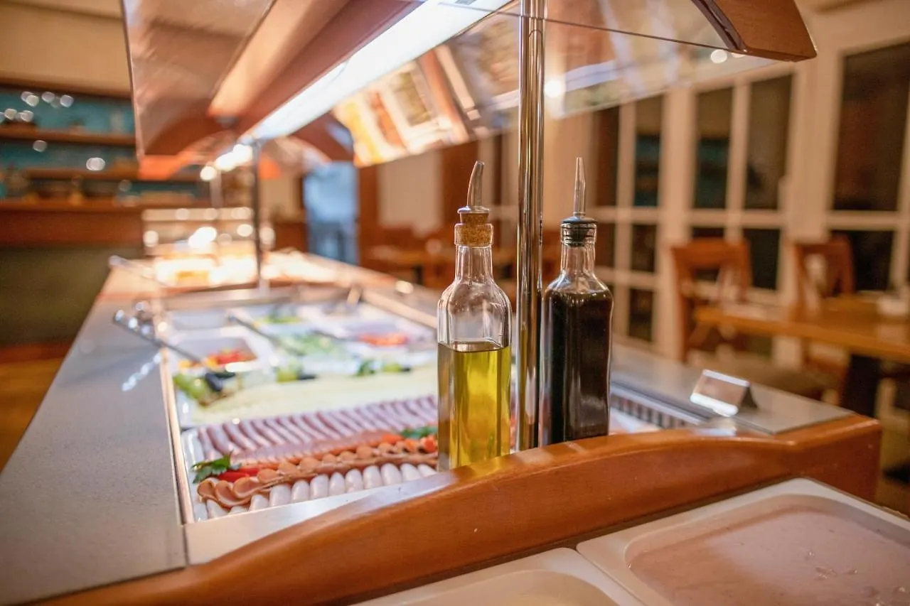 Grand Relax Spa & Wellness & Beer Spa & Thermal Spa In Hotel Meteor Plaza Prague - Since 1307