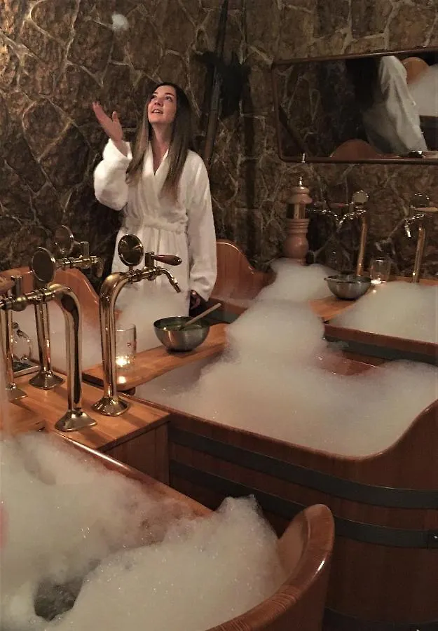 Grand Relax Spa & Wellness & Beer Spa & Thermal Spa In Hotel Meteor Plaza Prague - Since 1307