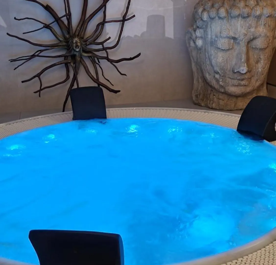 Grand Relax Spa & Wellness & Beer Spa & Thermal Spa In Hotel Meteor Plaza Prague - Since 1307