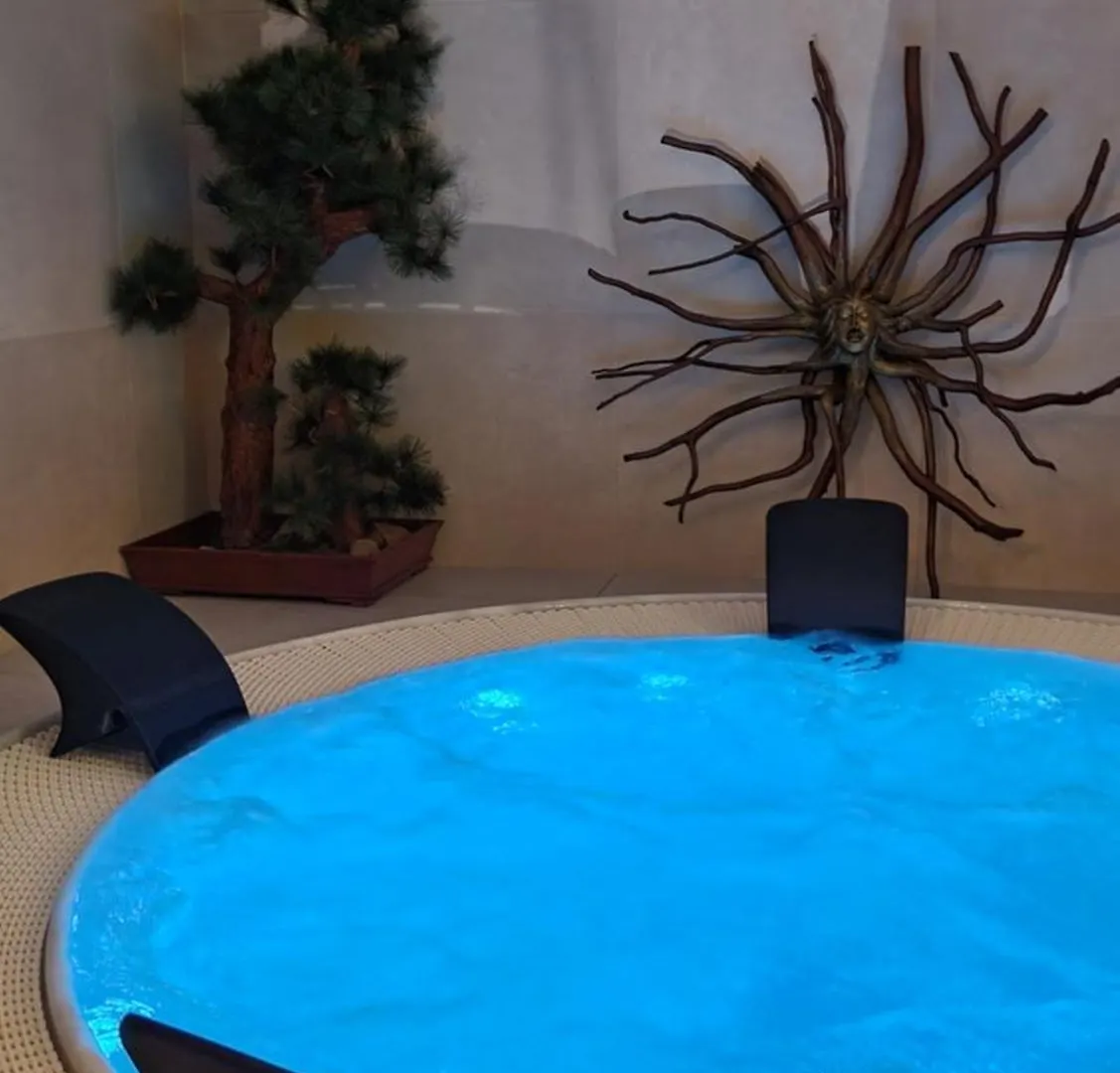 Grand Relax Spa & Wellness & Beer Spa & Thermal Spa In Hotel Meteor Plaza Prague - Since 1307
