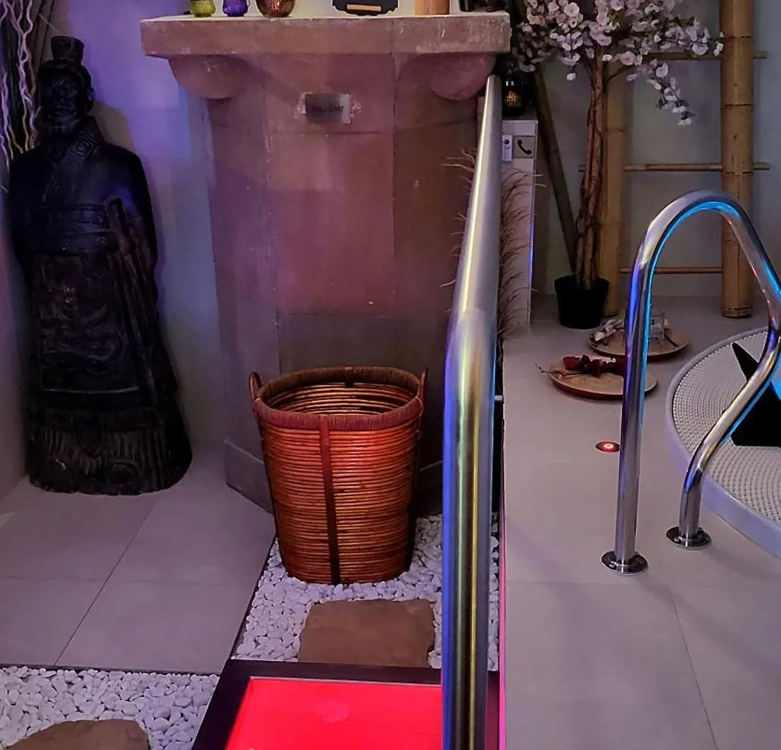 Grand Relax Spa & Wellness & Beer Spa & Thermal Spa In Hotel Meteor Plaza Prague - Since 1307