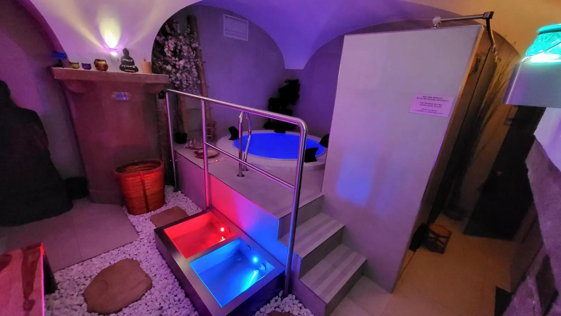 Grand Relax Spa & Wellness & Beer Spa & Thermal Spa In Hotel Meteor Plaza Prague - Since 1307