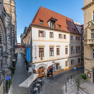 Cerny Slon Hotel