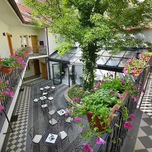 U Bílé Lilie Hotel