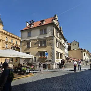 U 3 Pstrosu **** Prague